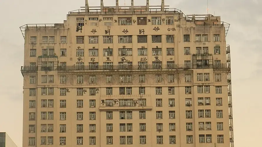 Intervenção em edifício histórico coloca em evidência desafios de preservar e adaptar estruturas antigas